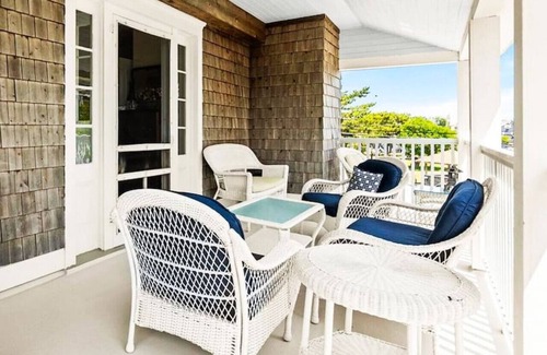 Beach Haven House | Hotel style room 300' from beach