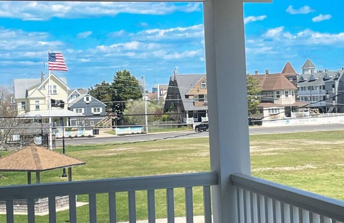 Beach Haven House | Hotel style room 300' from beach