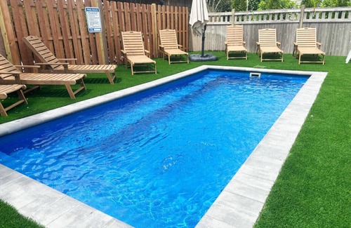 Beach Haven House | Hotel style room 300' from beach