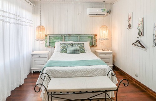 La Cruz House | Hotel-style suite in amazing family-owned hotel, restaurant & bar, & fast WiFi