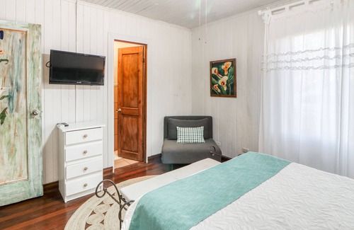 La Cruz House | Hotel-style suite in amazing family-owned hotel, restaurant & bar, & fast WiFi