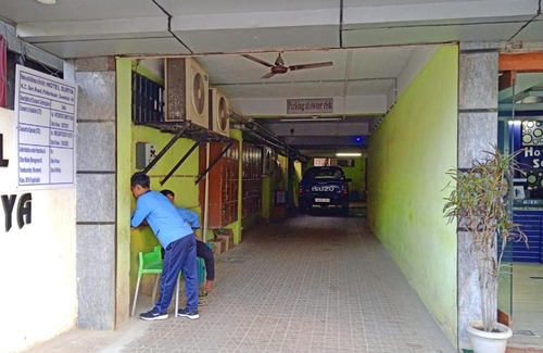 Paltan Bazaar Hotel | Hotel Surya, Guwahati