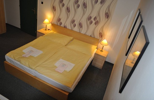 Dolni Pocernice Hotel | Hotel Svornost
