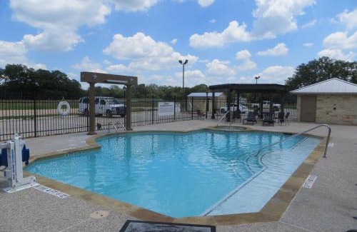 Hallettsville Hotel | Hotel Texas Hallettsville