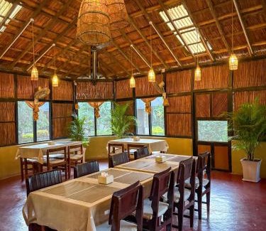 Sauraha Resort | Hotel Tharu Garden And Beer Bar
