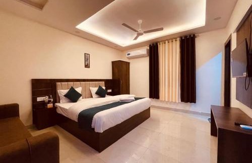 Aleo Bed & Breakfast | Hotel The Divine Ganga - Top Rated ! Most Awarded ! Budget Friendly ! Couple Friendly ! Parking ! Lift