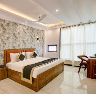 Vaishali Hotel | Hotel The Emporio Grand 5 Mints walking from Vaishali Metro Station