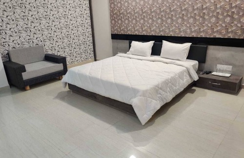 Mahesana Hotel | Hotel The Grand Takshak