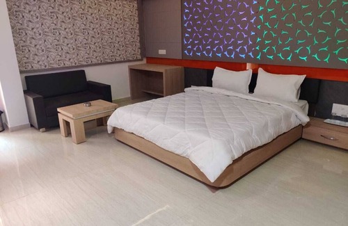 Mahesana Hotel | Hotel The Grand Takshak