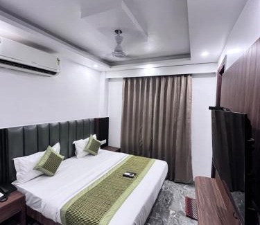 Paharganj Hotel | Hotel the haveliya-1 mint from new delhi railway station & connaught place