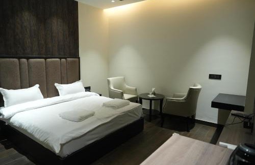 Bathinda Hotel | Hotel The Royalista