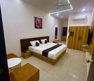 Gandhinagar Hotel | Hotel The Velvet Rooms & Banquet