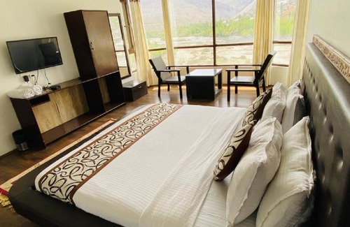 Kargil Hotel | Hotel The White Castle