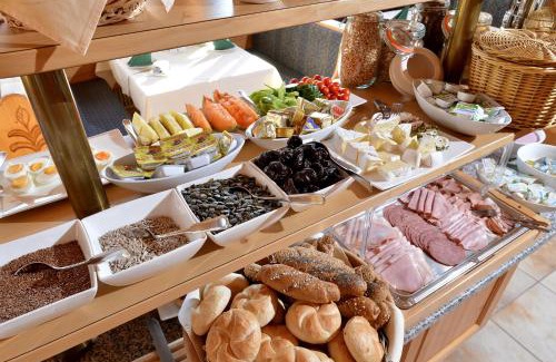 Sankt Johann in Tirol Hotel | Hotel Theresia Garni