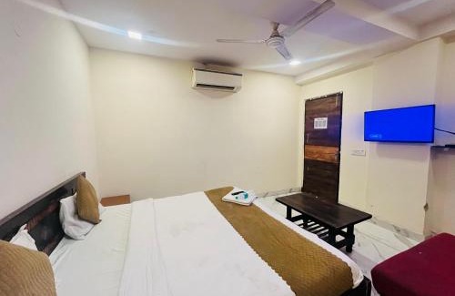 Janakpuri Hotel | Hotel Three Stay - Near Dilli Haat Janakpuri