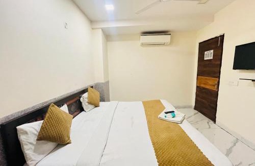 Janakpuri Hotel | Hotel Three Stay - Near Dilli Haat Janakpuri
