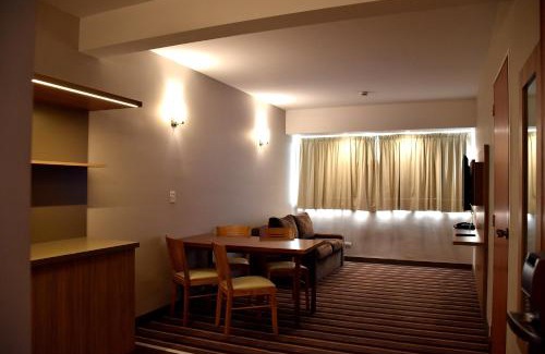 San Rafael Hotel | Hotel Tower Inn & Suites