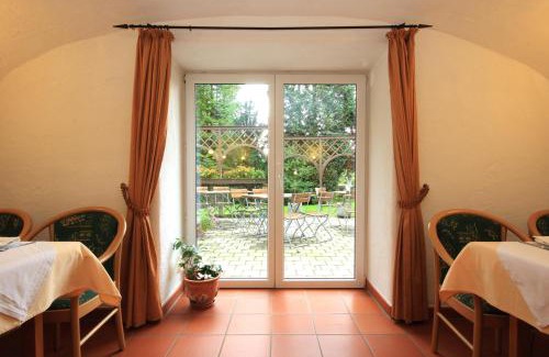 Waldkraiburg Hotel | Hotel Trasen