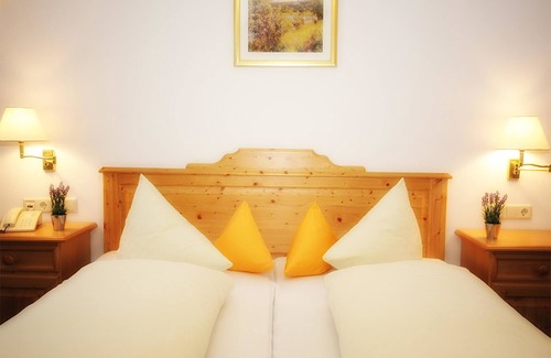 Waldkraiburg Hotel | Hotel Trasen