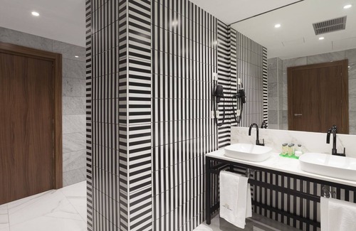 Primer Ensanche Hotel | Hotel Tres Reyes Pamplona