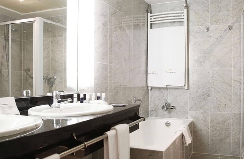 Primer Ensanche Hotel | Hotel Tres Reyes Pamplona
