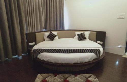 Ahmednagar Hotel | Hotel Udayanraje Palace
