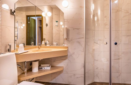 Kvevlax Hotel | Hotel Vallonia
