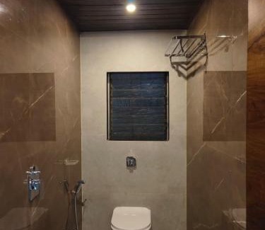 Masjid Bandar House | Hotel Victoria Palace - South Mumbai