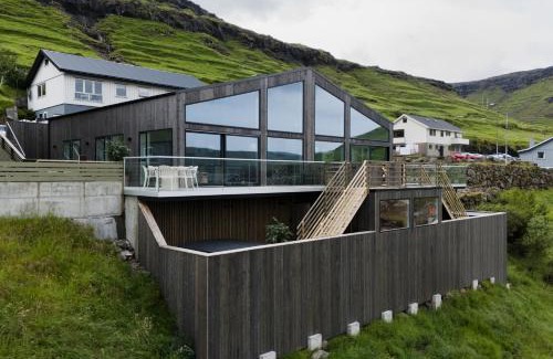 Streymoy Apartment | Hotel Vík - 3 BR Wellness Villas with Sauna, Jacuzzi & Panoramic Views