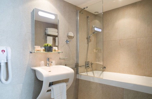 Villeneuve Loubet Beach Hotel | Hotel Villa Azur