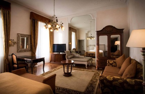 Varano Borghi Hotel | Hotel Villa Borghi