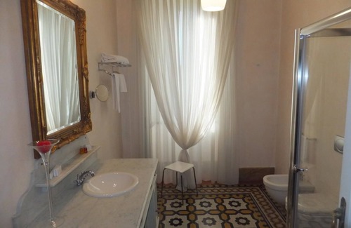 Varano Borghi Hotel | Hotel Villa Borghi