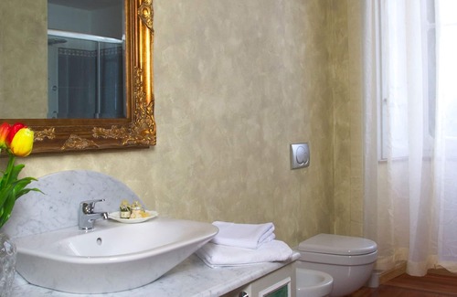 Varano Borghi Hotel | Hotel Villa Borghi