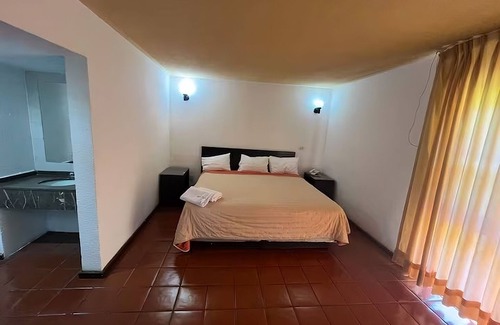 Morelia Hotel | Hotel Villa Capri, 1 cama triple 4 Huéspedes