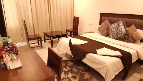 Sector 22 Hotel | Hotel VRS INNS
