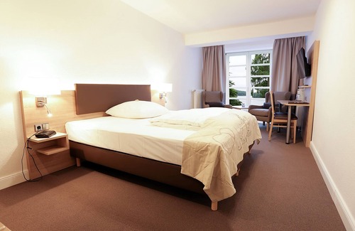 Moelln Hotel | Hotel Waldhalle