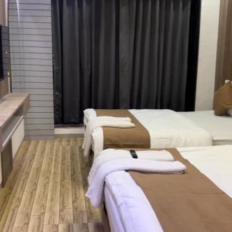 Surat Hotel | hotel we rooms