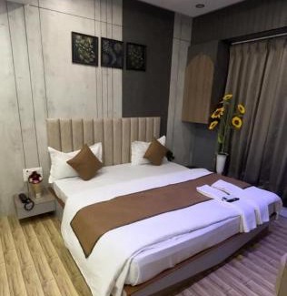 Surat Hotel | hotel we rooms