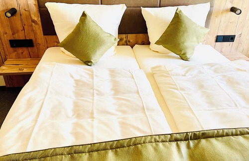 Poltersdorf Hotel | Hotel Weingut Dehren