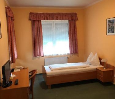 Gyor Hotel | Hotel Weldi