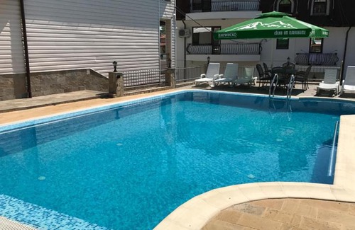 Dalgopo Hotel | Hotel White House