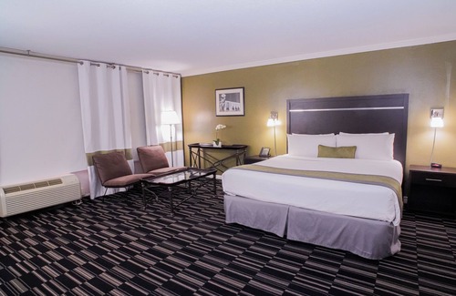 San Jose Hotel | Hotel with 150+ rooms less than 2 miles from the San Jose International Airport