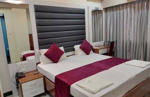 Goregaon West Hotel | HOTEL WOODLAND