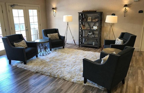 Moreno Valley Hotel | Hotel XOLA Trademark Collection by Wyndham