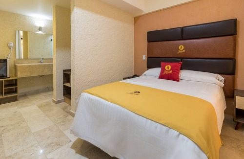 Jilotepec de Abasolo Hotel | Hotel Yahalis