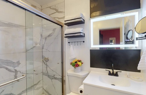 Nob Hill Hotel | Hotel Zazz