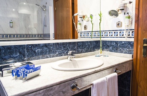 Gijon-Este Hotel | Hotel Zentral Gijón Rey Pelayo