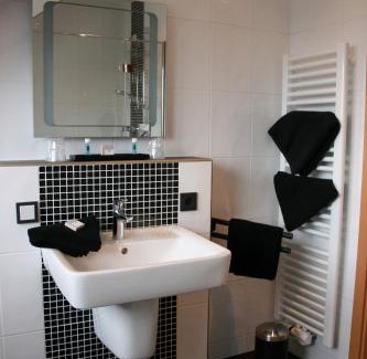 Rhein-Erft-Kreis District Hotel | Hotel zur Wasserburg