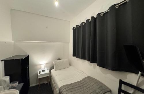 Newport House | Hotels 24-7 - The Old Knoll Guesthouse