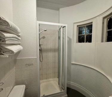 Newport House | Hotels 24-7 - The Old Knoll Guesthouse